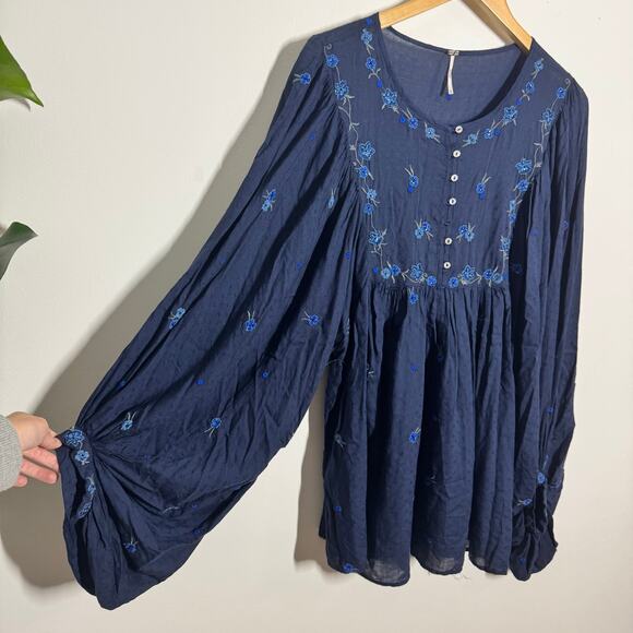 Free People Kiss From A Rose Tunic Boho Top Women M Blue Embroidery Oversized - Picture 7 of 11